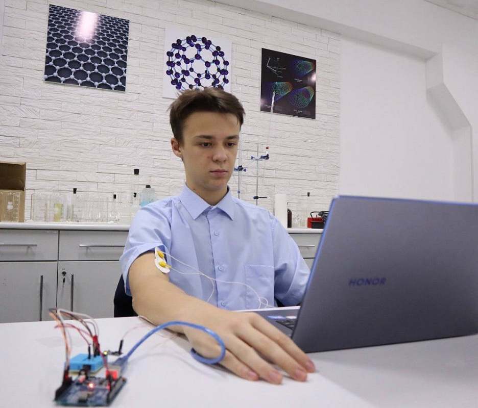 Астраханский ученик разработал прибор для подавления нервных тиков