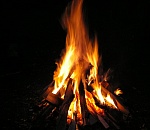 В Астрахани семейная пара пострадала, разжигая костер