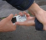 В Астрахани чеченец отобрал дорогой смартфон у подростка