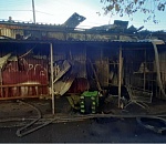 В Астрахани сгорел цветочный павильон