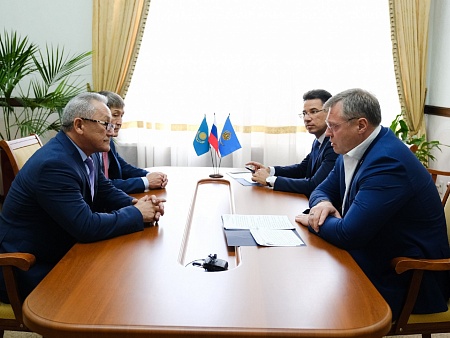 Глава региона поблагодарил генерального консула Республики Казахстан в Астрахани за плодотворную работу 