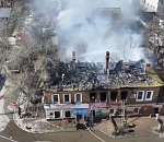 В районе астраханского рынка Большие Исады полыхают два многоквартирных дома