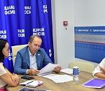 Часть проблем астраханцев решается на месте во время приемов у главы Гордумы Игоря Седова