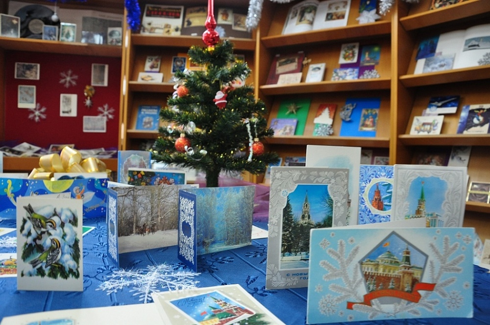 Астраханцев приглашают на выставку старинных новогодних открыток 