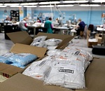 Астраханские швеи переквалифицировались на санитарные маски