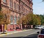 У входа в администрацию губернатора Астраханской области - плохая аура