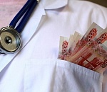 В Астраханской области бывшего хирурга райбольницы обвиняют в крупном мошенничестве