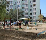 В Астрахани перед проверкой "сверху" волшебным образом отремонтировались площадки