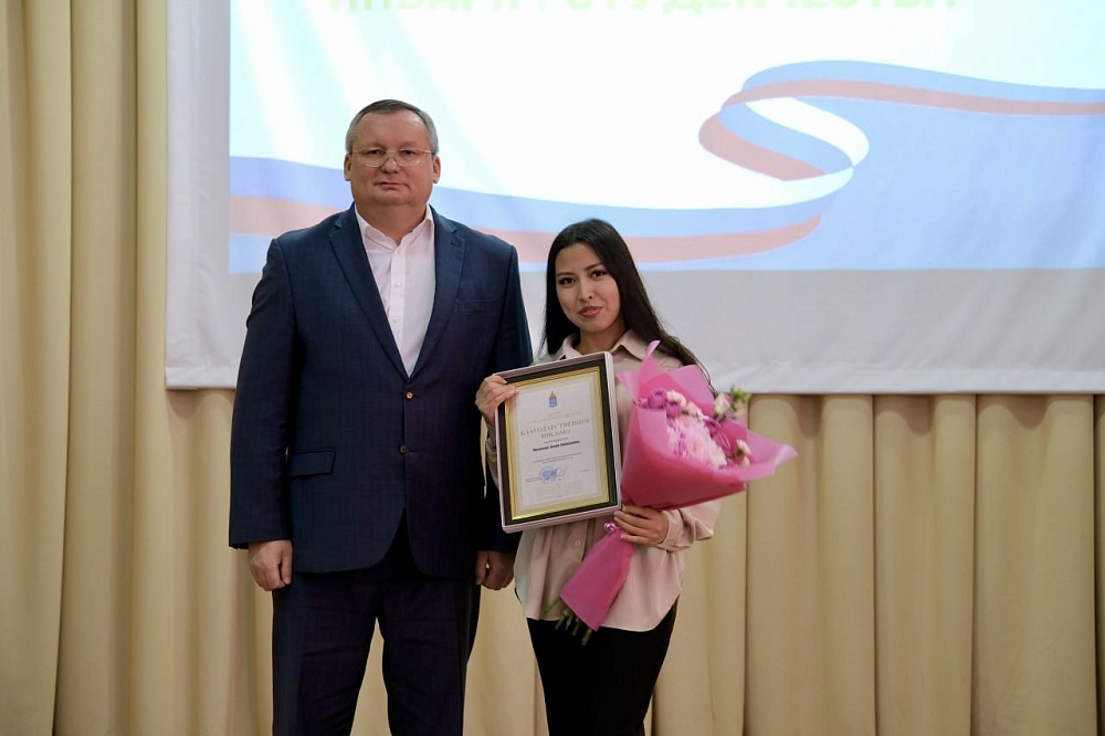 Игорь Мартынов поздравил студентов с наступающим праздником