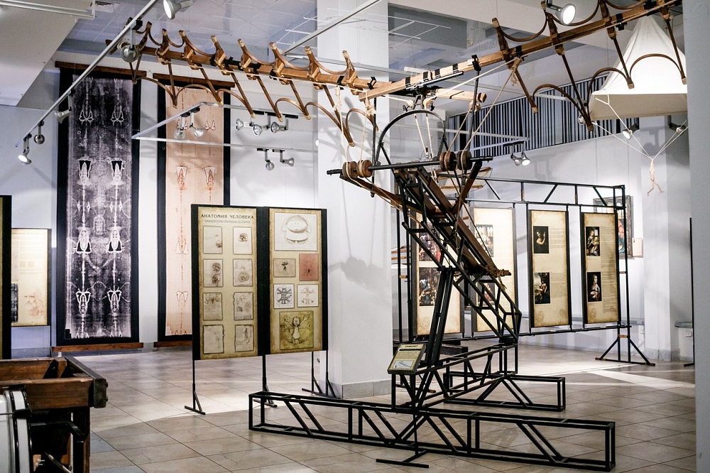 В астраханском музее воссоздали машины, изобретенные Леонардо да Винчи