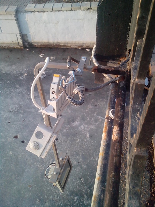 В Астрахани хулиганы разбили подсветку моста: ущерб составил 120 тысяч