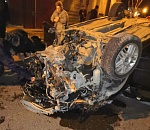 Машина вдребезги: в Трусовском районе Астрахани опрокинулось авто