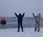 В Астрахани четверых рыбаков отнесло на льдине от берега