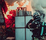 В Астрахани на пожаре частного дома пострадали мужчина и женщина