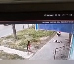 В Астрахани разыскивают самокатчика, на скорости врезавшегося в шестилетнюю девочку