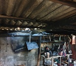 В Астрахани вспыхнули два гаража