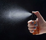 Астраханка распылила баллончик в глаз полицейскому