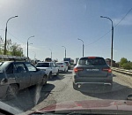 Отбойники стоят, рабочих нет: что происходит на Новом мосту в Астрахани?