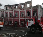 Сгоревшее историческое здание под окном у губернатора: год с момента пожара. Что дальше?