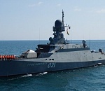 Корабли Каспийской флотилии отстрелялись по береговой цели 