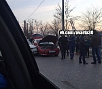 Экшн в Астрахани: два автомобиля выехали на встречку и столкнулись (ВИДЕО)