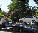 Неправильно припаркованные автомобили эвакуируют с улиц Астрахани