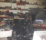 В Астрахани огонь едва не уничтожил магазин