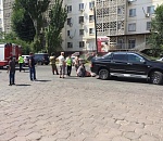 В Астрахани у торгового центра сбили женщину