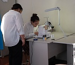 В сельской школе под Астраханью девочки шьют термобелье для бойцов-участников СВО