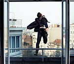 В Астрахани двое мужчин выпрыгнули с балкона, испугавшись полицейских