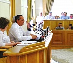 После долгих споров и обсуждений в Думе Астраханской области снова хотят сократить число депутатов