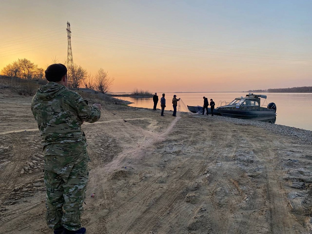 Изъяли даже сапоги: астраханская полиция отчитывается о борьбе с незаконным ловом рыбы