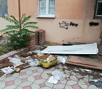 В Астрахани магазин устроил на своей территории свалку