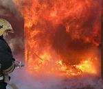 В Астрахани тушат крупный пожар на улице Славянская, есть пострадавший