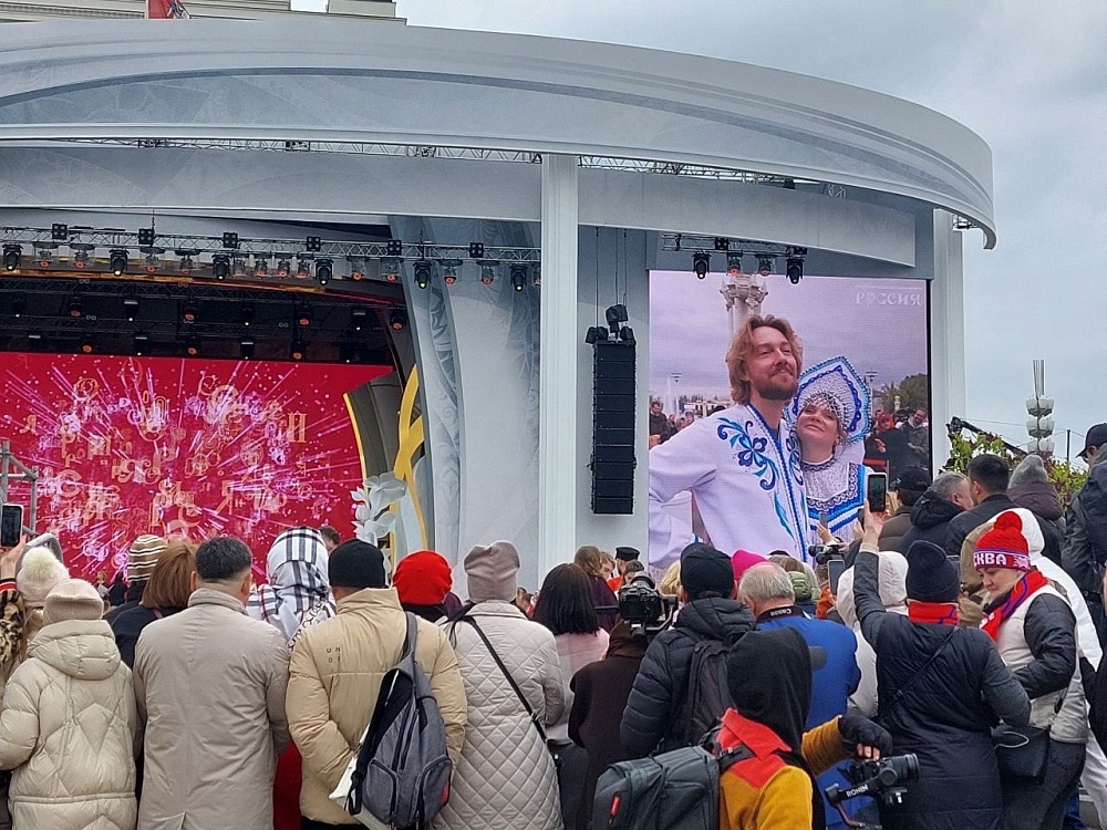 Астраханцы поженились во время Всероссийского фестиваля на ВДНХ
