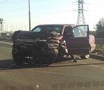 В результате аварии из автомобиля вылетел мотор. Фото