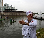 Зачем Виталий Гутман нарядился Айболитом? Эксклюзивные кадры от Максима Коротченко