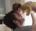 Папа в «декрете»: более 400 астраханцев получают пособие по уходу за ребенком