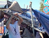 В Астрахани на Больших Исадах сносят незаконные павильоны