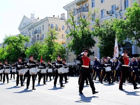 9 мая в Астрахани ожидается более 15 тысяч человек на площади Ленина