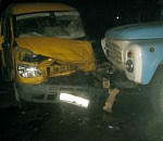 В Астрахани столкнулись грузовик и маршрутка, два человека пострадали