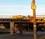 В Астрахани вывесили баннер в память о расстреле Белого дома