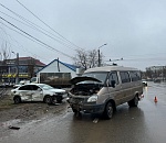 Двух детей доставили в больницу после столкновения в Астрахани маршрутки с иномаркой