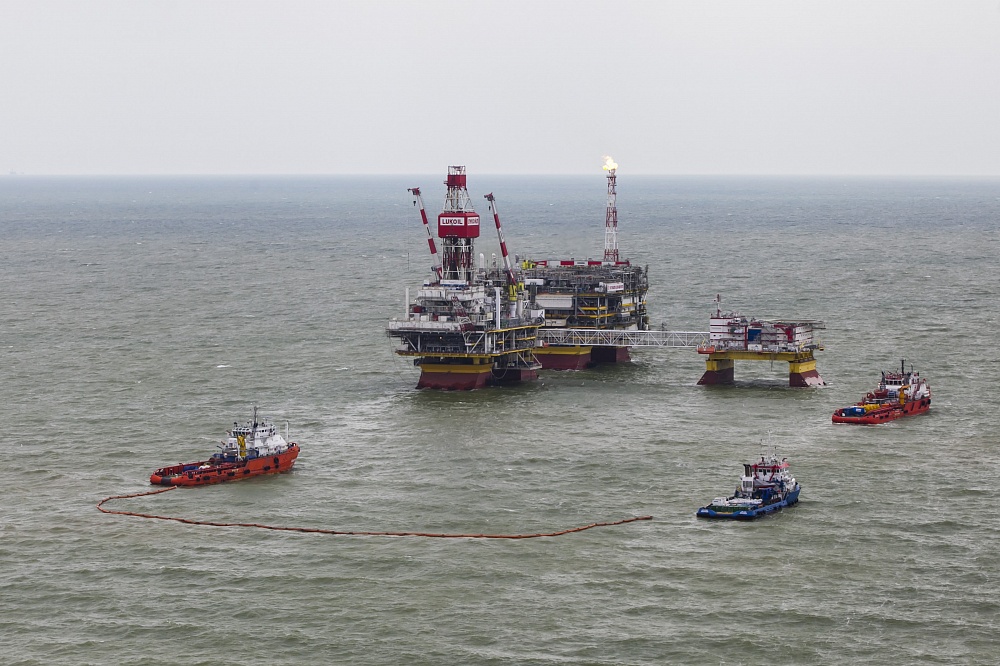 Лукойл провел учения в акватории Северного Каспия