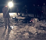 Под Астраханью спасатели вытащили из воды автомобиль, утонувший с двумя мужчинами в салоне