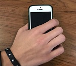 В Астрахани у заснувшего охранника кафе похитили телефон