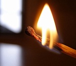 В Астрахани на пожаре пострадала женщина