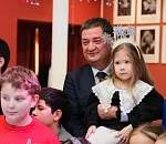 Ринат Аюпов поздравил более 500 астраханских детей с наступающим Новым годом
