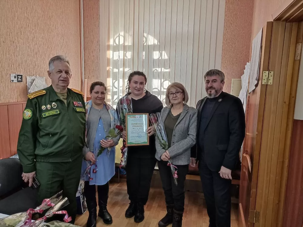 Областной Совет ветеранов наградил астраханских швей-волонтёров