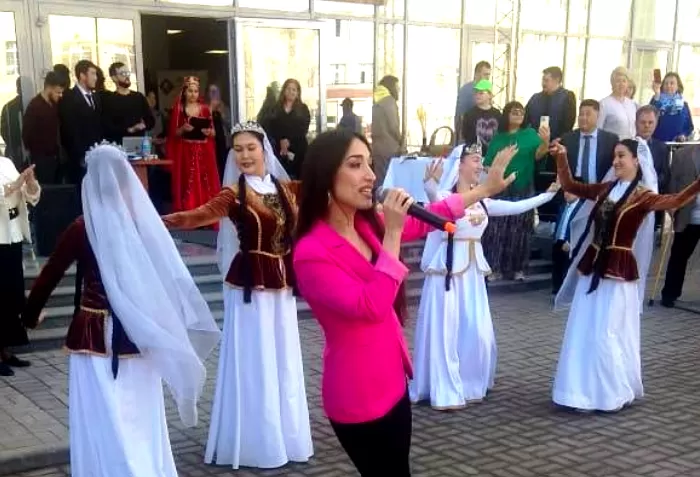 В Астрахани праздник Новруз Байрам отметили на территории Азербайджанского делового центра 